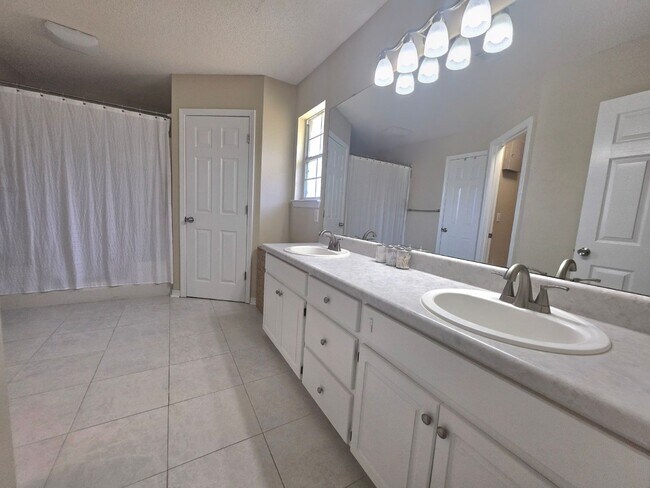 Building Photo - 5079 Cassia Dr