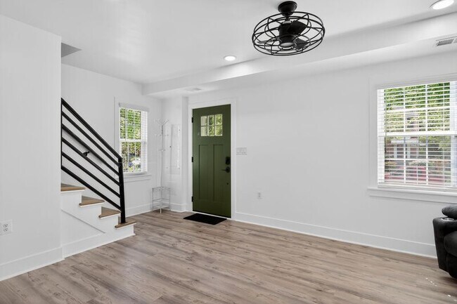 Building Photo - 2112 34th St SE