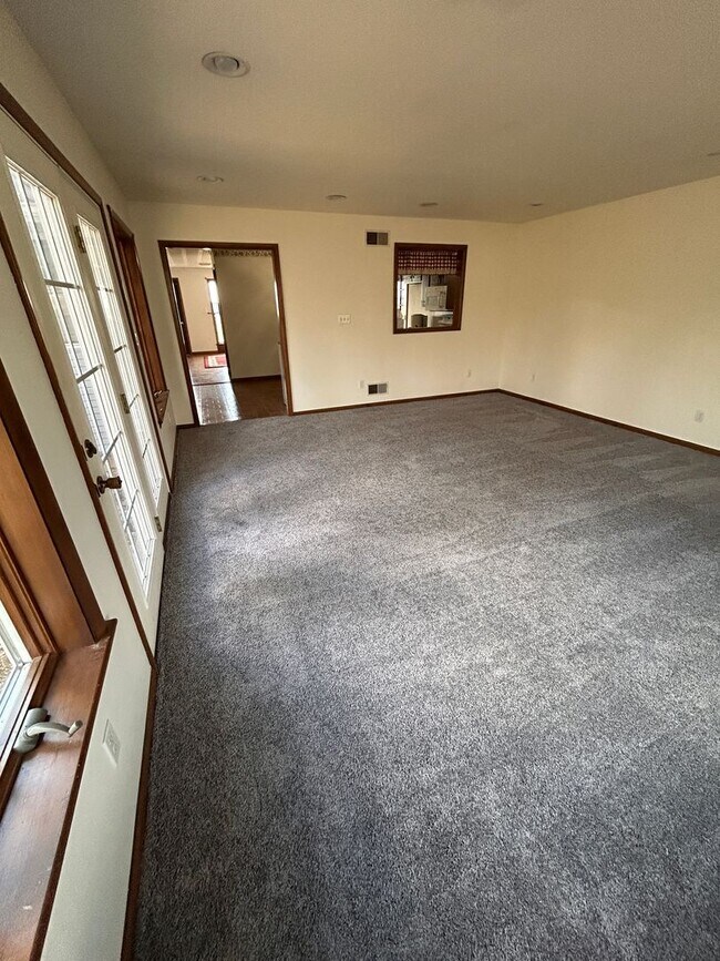 Building Photo - Spacious Ranch Home For Rent In Lititz