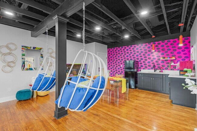 Building Photo - 156 Camellia St