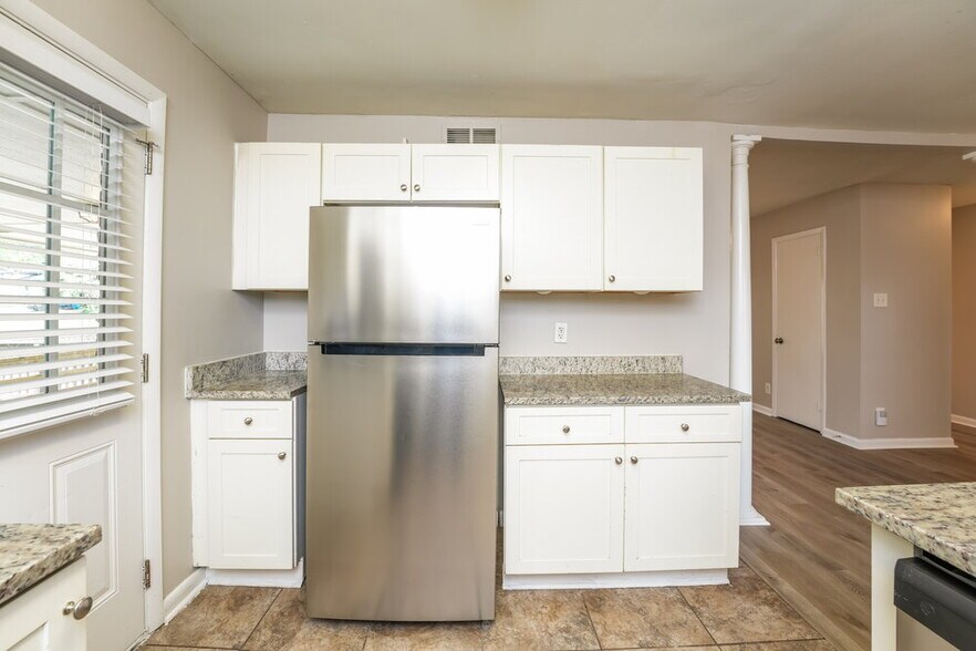 Building Photo - 1228 Weston Dr