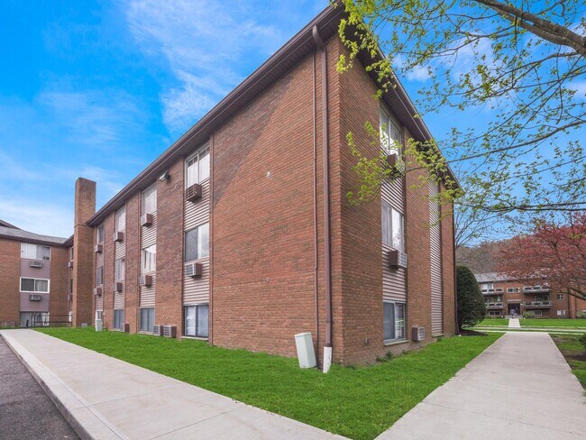 Building Photo - 27 Tanager Rd