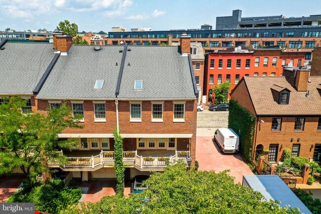 Building Photo - 926 Fell St