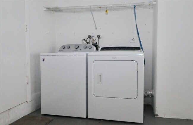 Building Photo - 1466 Mira Vista Cir