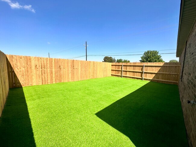 Building Photo - Available July 9th in Highly Desired Harve...