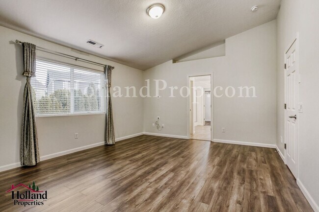 Building Photo - Updated Monthly Rent: $3,000 - Beautiful updated 4 Bedroom home in Beaverton