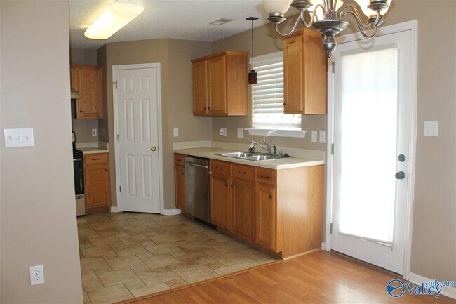 Building Photo - 117 Bambi Ln