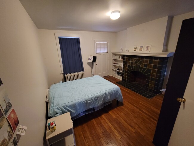 Bedroom 1 - 5331 Beeler St