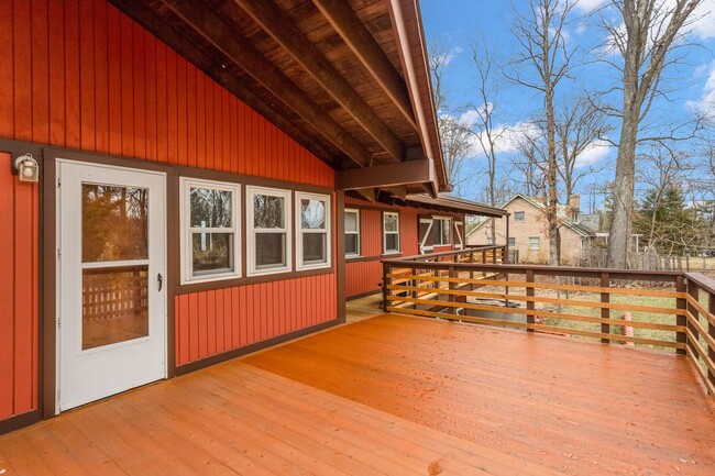 Building Photo - Mid-Century Lodge Home in Frederick with 6...