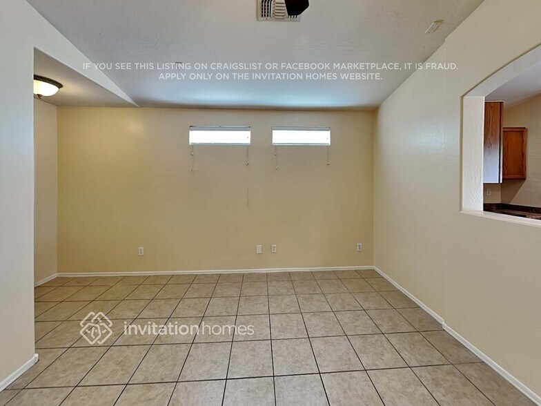 Building Photo - 15204 N Poppy St
