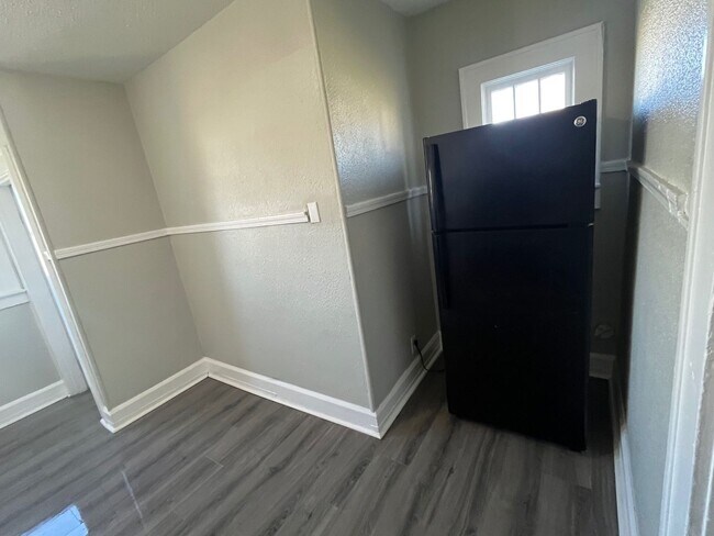 Building Photo - 2107/2105 central ave