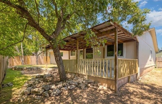 Building Photo - 2121 Trede Dr