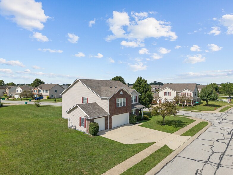 Building Photo - 2310 Liatris Dr