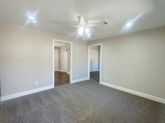 Building Photo - 415 7th Ave N