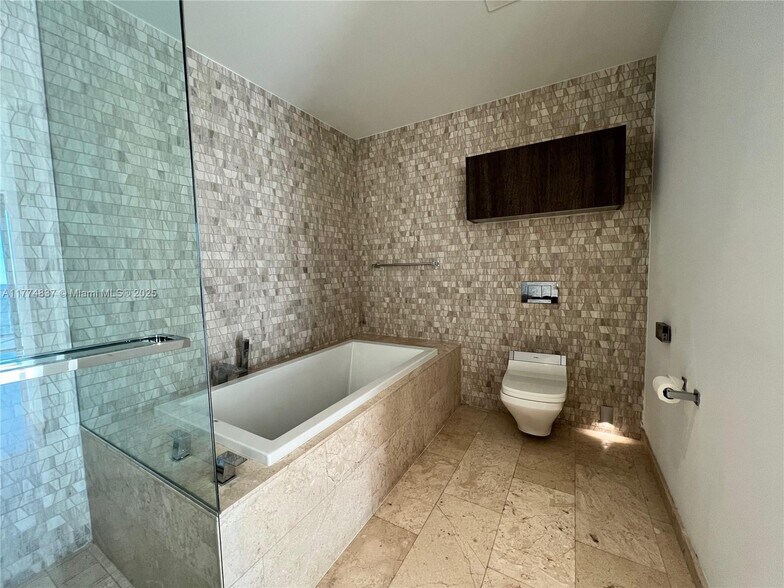 Building Photo - 68 SE 6th St