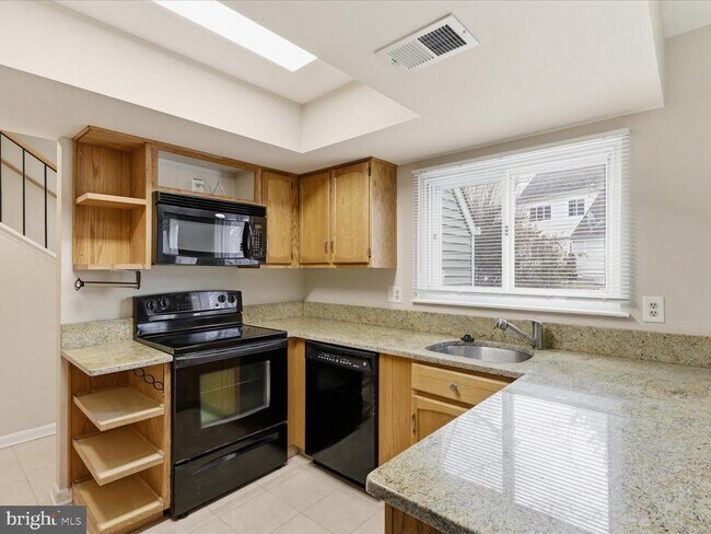 Building Photo - 1426 Yellowwood Ct