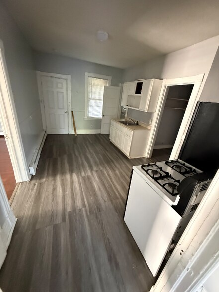 Building Photo - 3 Kenyon Ct