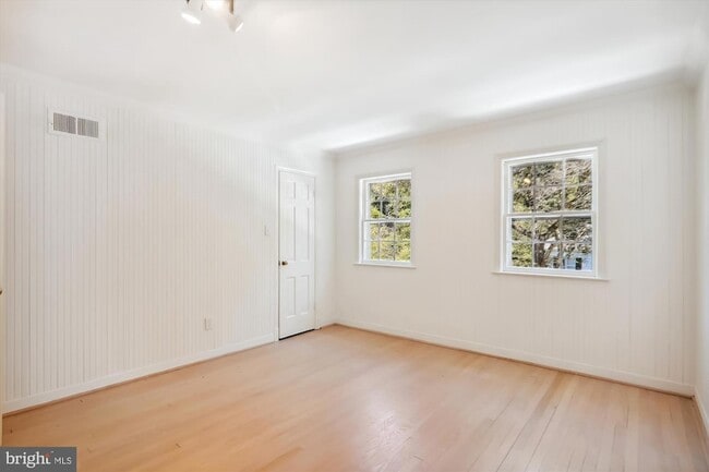 Building Photo - 5508 Dorset Ave