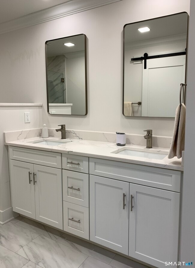 Building Photo - 400 Heritage Vlg