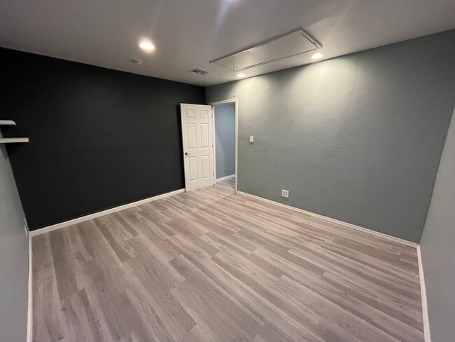 Building Photo - 5708 Cochran Dr