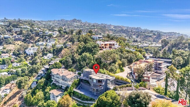 Building Photo - 9400 Readcrest Dr