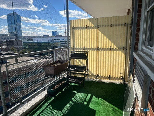 Building Photo - 444 Bedford St