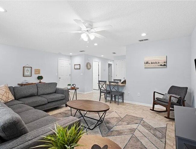 Building Photo - 37770 Kelly B Ct