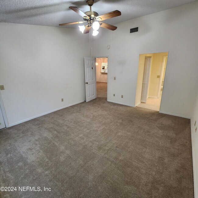 Building Photo - 7623 Baymeadows Cir W