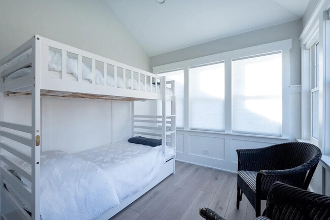 Building Photo - 122 Williams St