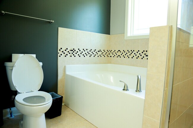 Building Photo - 701 McWilliams Rd SE