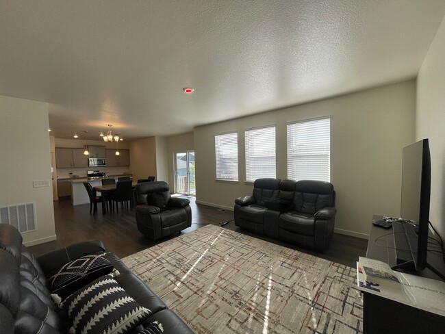 Building Photo - Live Lavishly in Crystal Valley Ranch