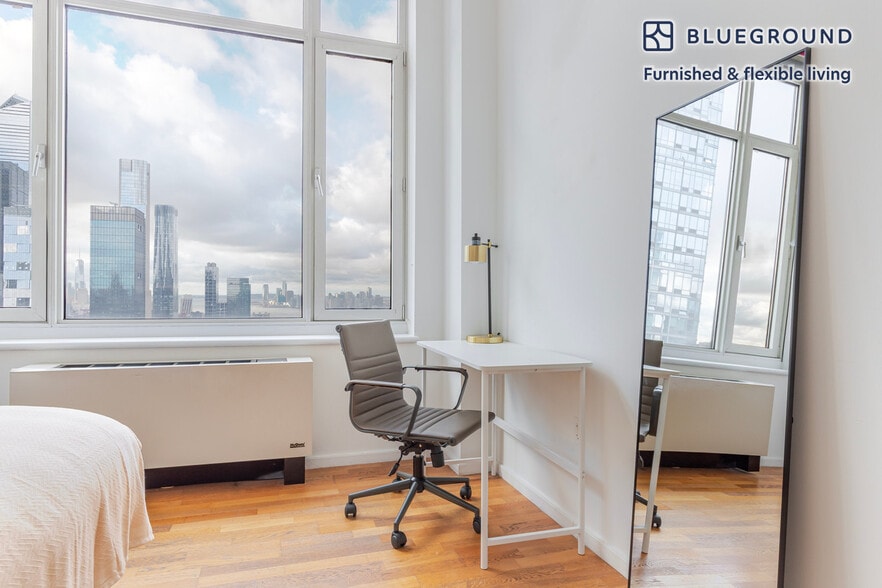 Building Photo - 635 W 42nd St