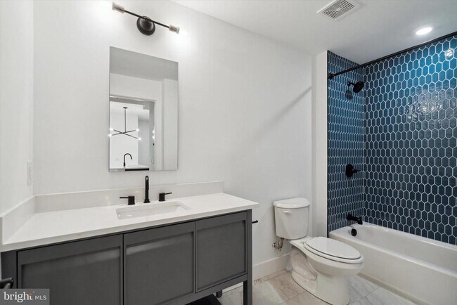 Building Photo - 2636 E York St