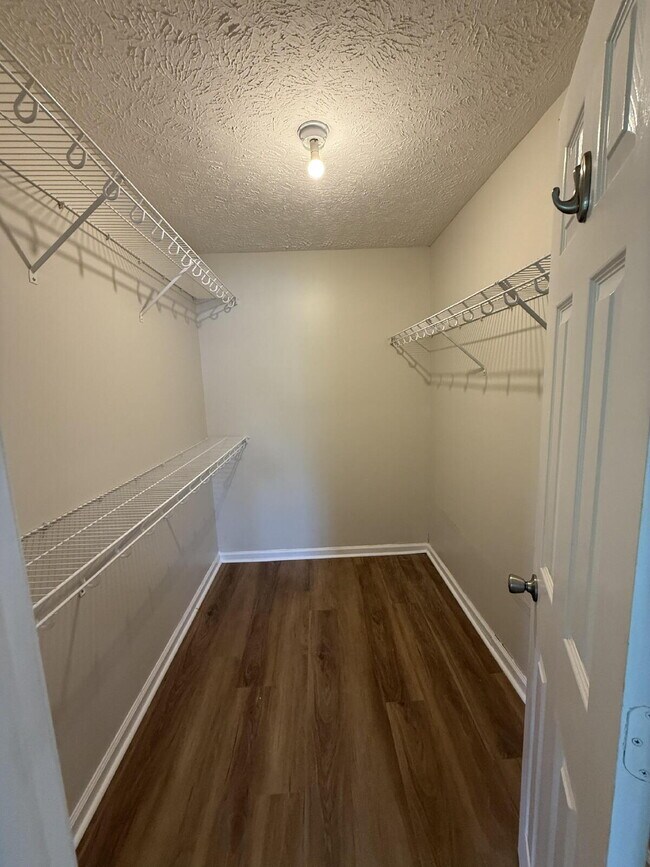 Building Photo - Charming 3-Bedroom Bloomingdale Retreat on over 1 acre!