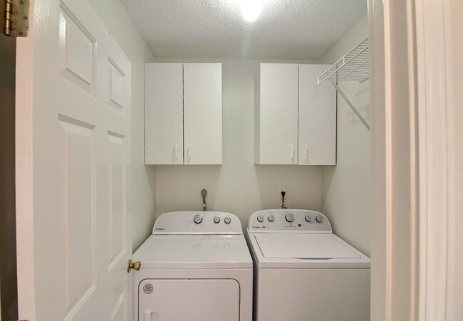 Building Photo - 1479 Wolf Ridge Dr