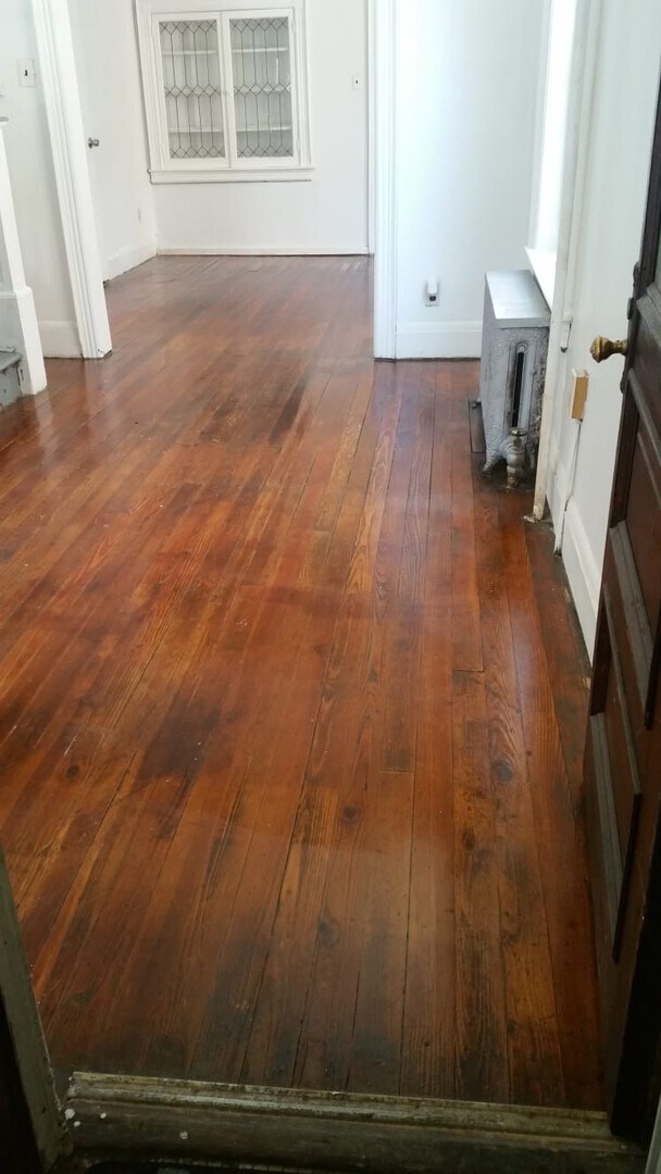 Building Photo - Large home for family!