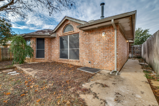 Building Photo - 910 Harwood Ct