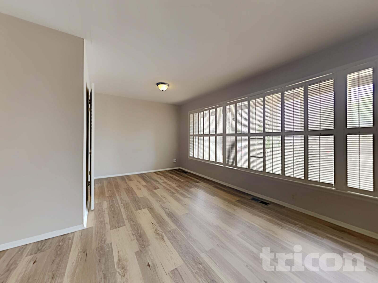Building Photo - 1045 Crown Dr