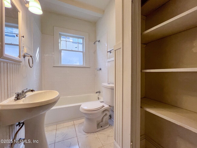 Building Photo - 2806 College St