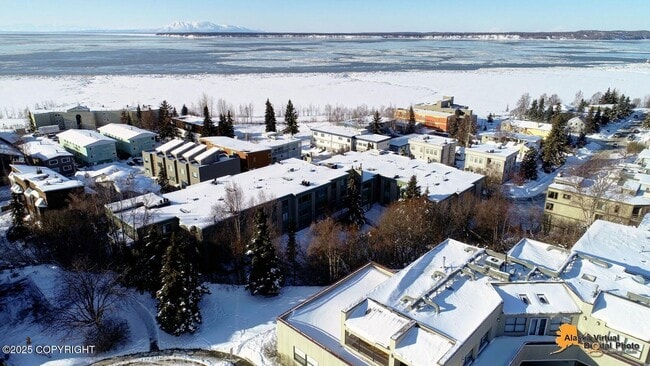 Building Photo - 2bd, 1.5b | Downtown Living With Spectacular Views!