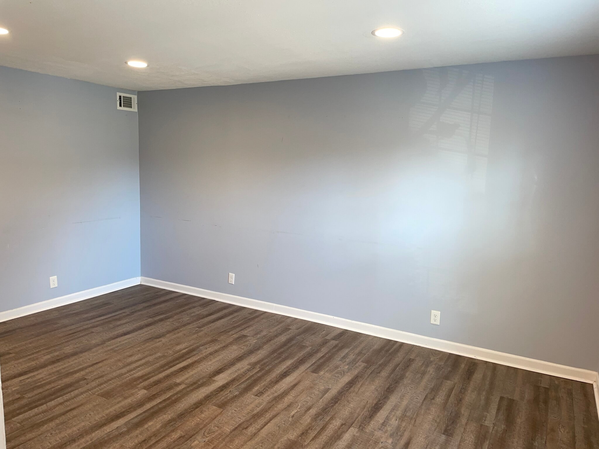 Living room - 1010 Country Club Rd