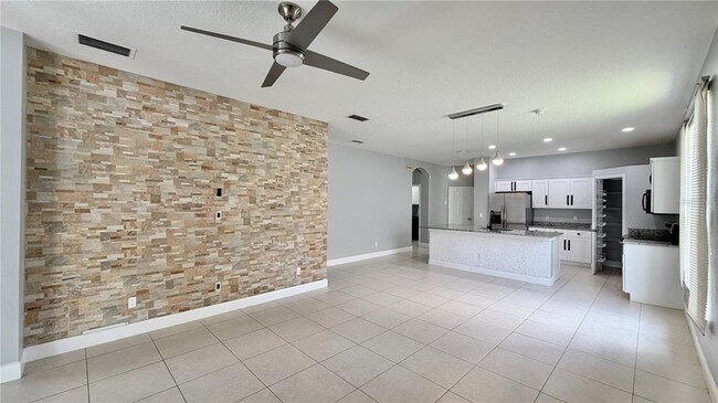Building Photo - 4860 Chalfont Dr