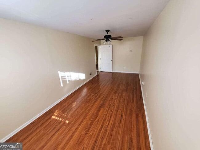 Building Photo - 5450 Twin Lakes Dr