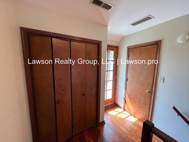 Building Photo - 2217 Jefferson St SW