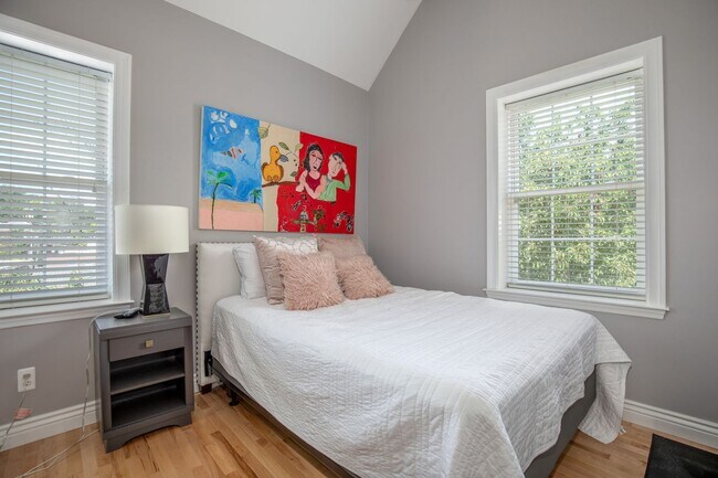 Building Photo - Beautiful Clayton Condo