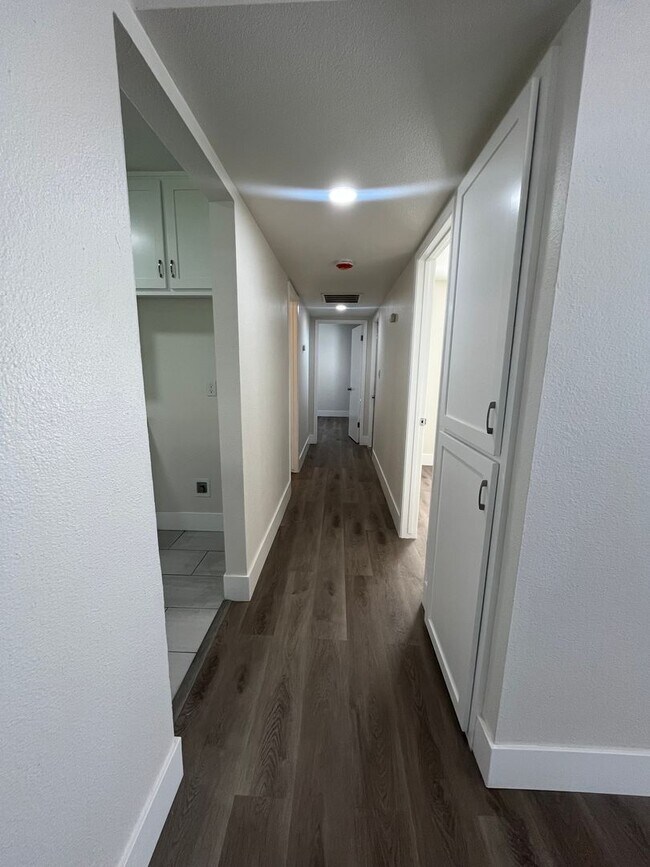 Building Photo - Brand new remodel unit! Must see