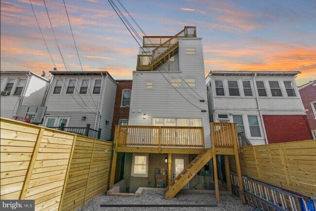 Building Photo - 625 Quebec Place NW
