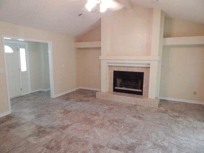 Building Photo - 1925 Catamaran Dr