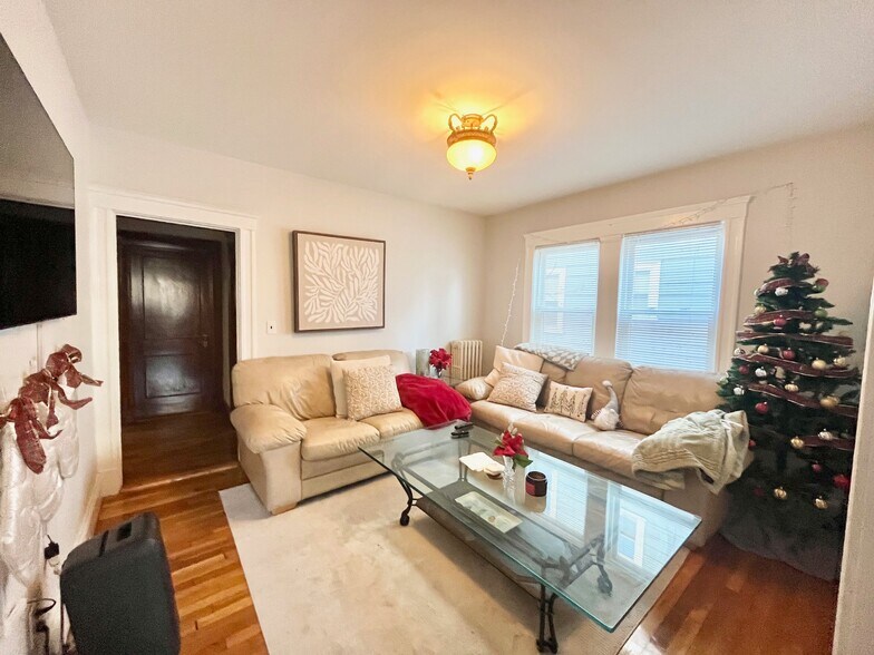 Building Photo - 202 Calumet St