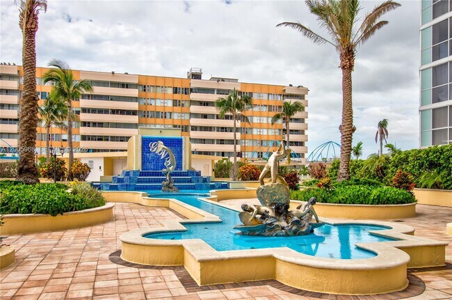 Building Photo - 7601 E Treasure Dr